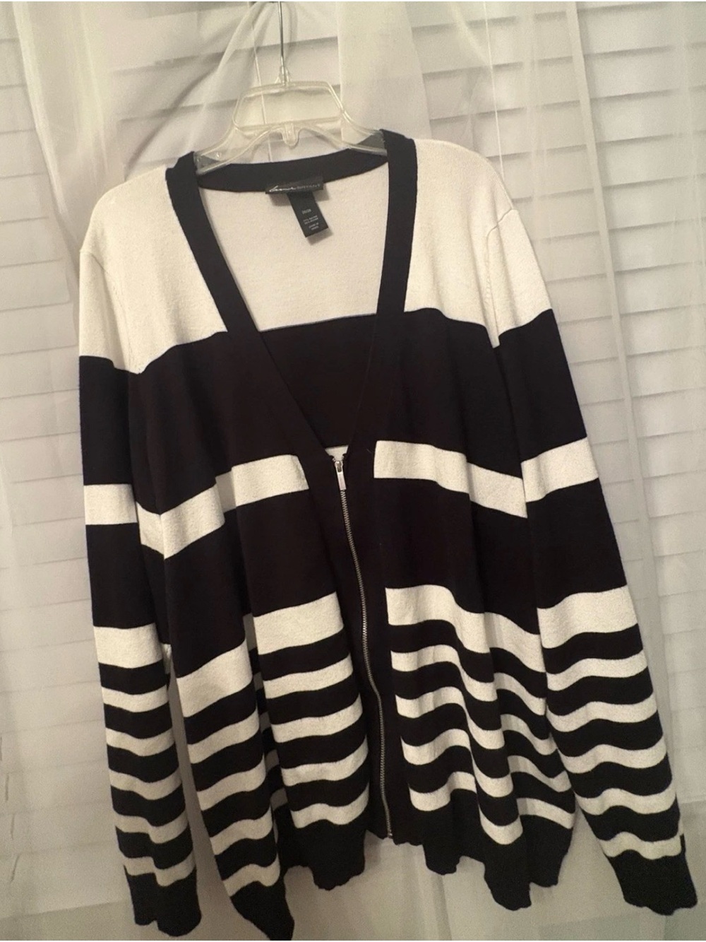 Lane Bryant 26/28 sweater-black and white stripe with zipper